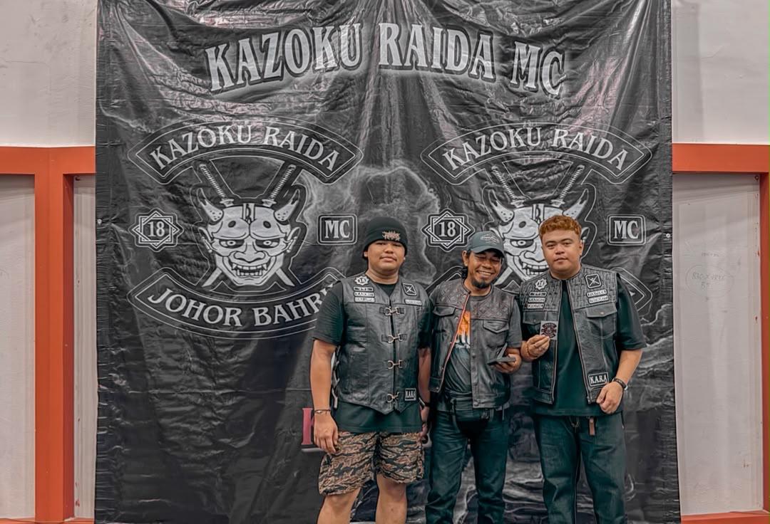 Santai Syndicate with fellow riders