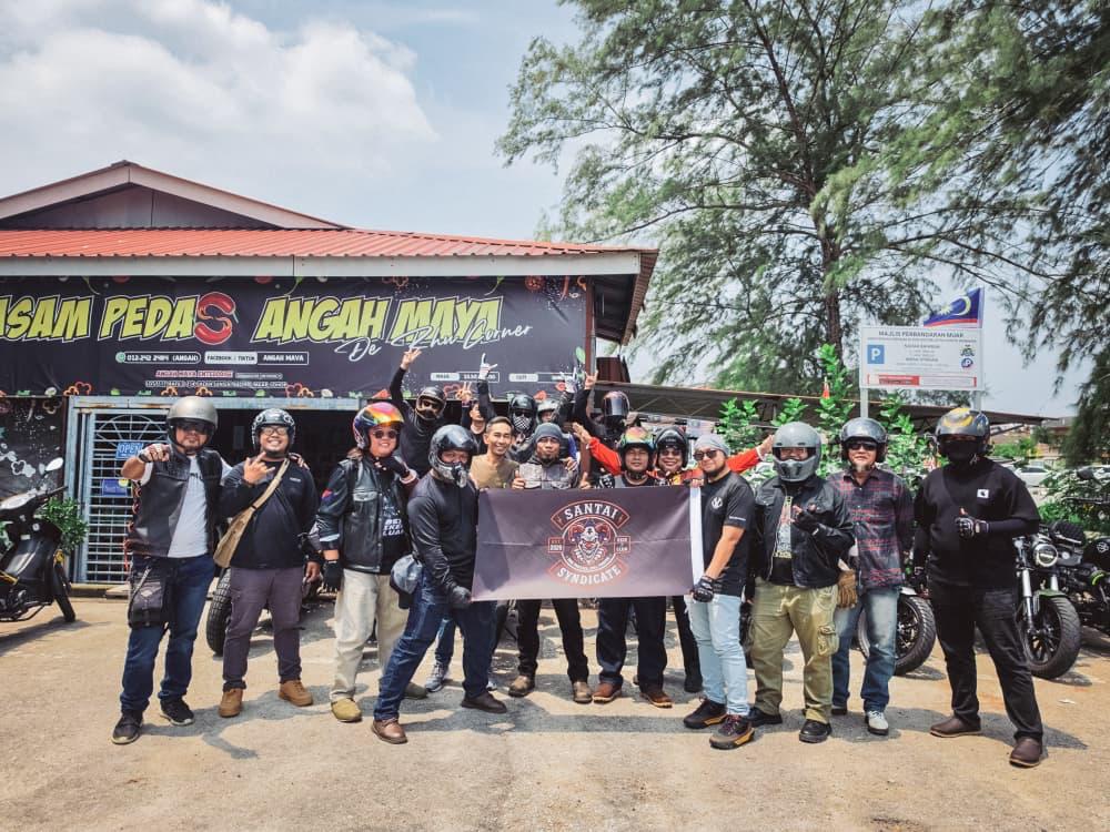 Santai Syndicate roadside meetup